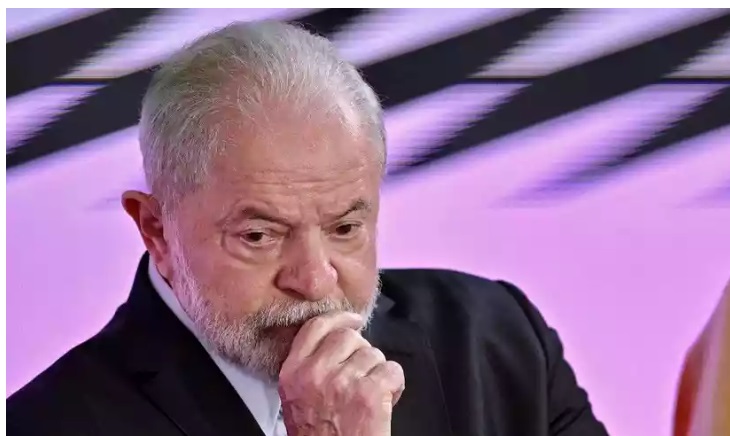 Sem base no Congresso, Lula mantém ministro dos cavalos