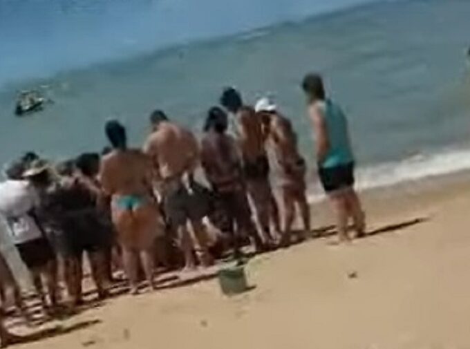 Advogada de 41 anos morre na Praia do Espelho após entrar no mar