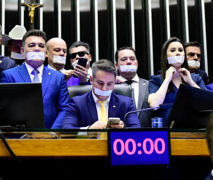 Bolsonarismo faz motim no Congresso por anistia e impeachment de Moraes