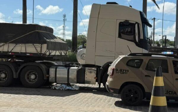 Tx de Freitas - Homem morre atropelado após dormir debaixo de carreta na BR-101 