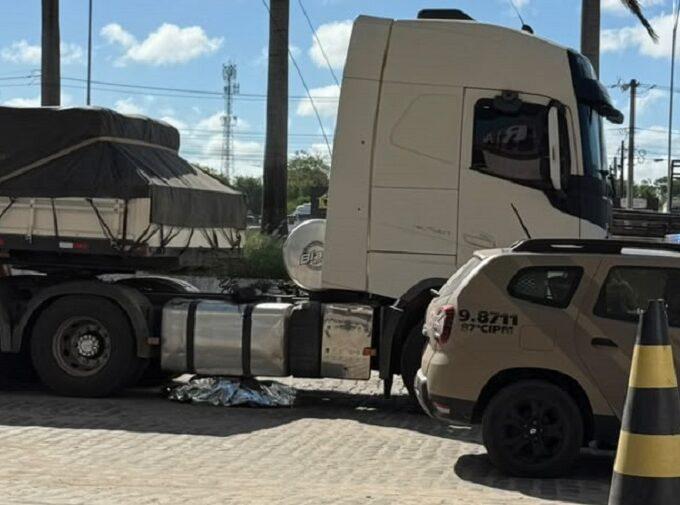 Tx de Freitas - Homem morre atropelado após dormir debaixo de carreta na BR-101 